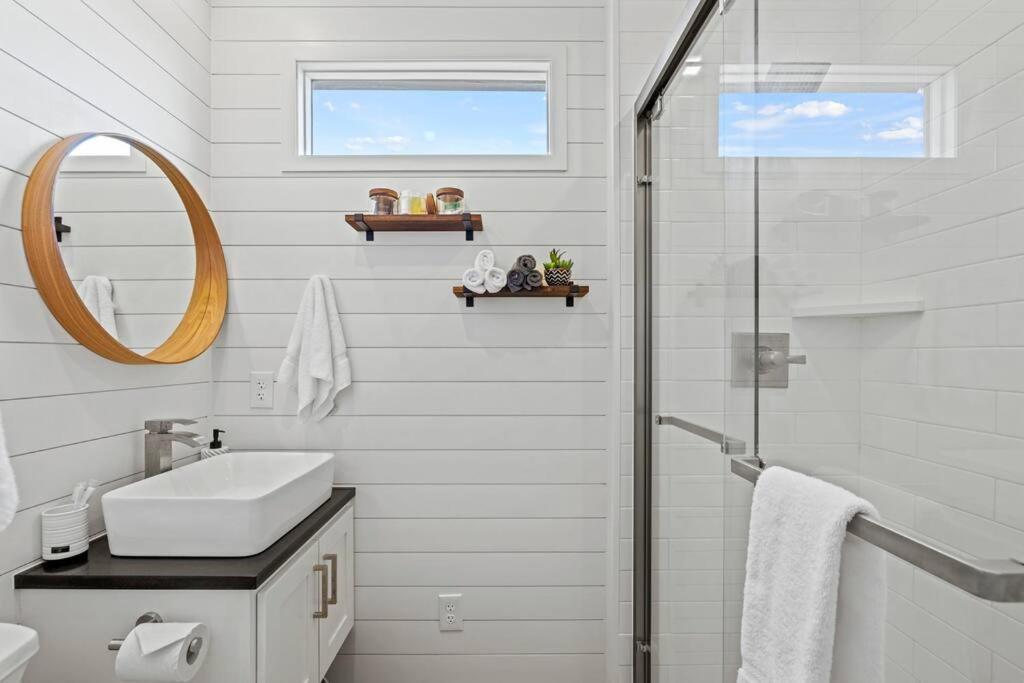 New! The Texas Longhorn-Luxury Container Home Fredericksburg Eksteriør billede