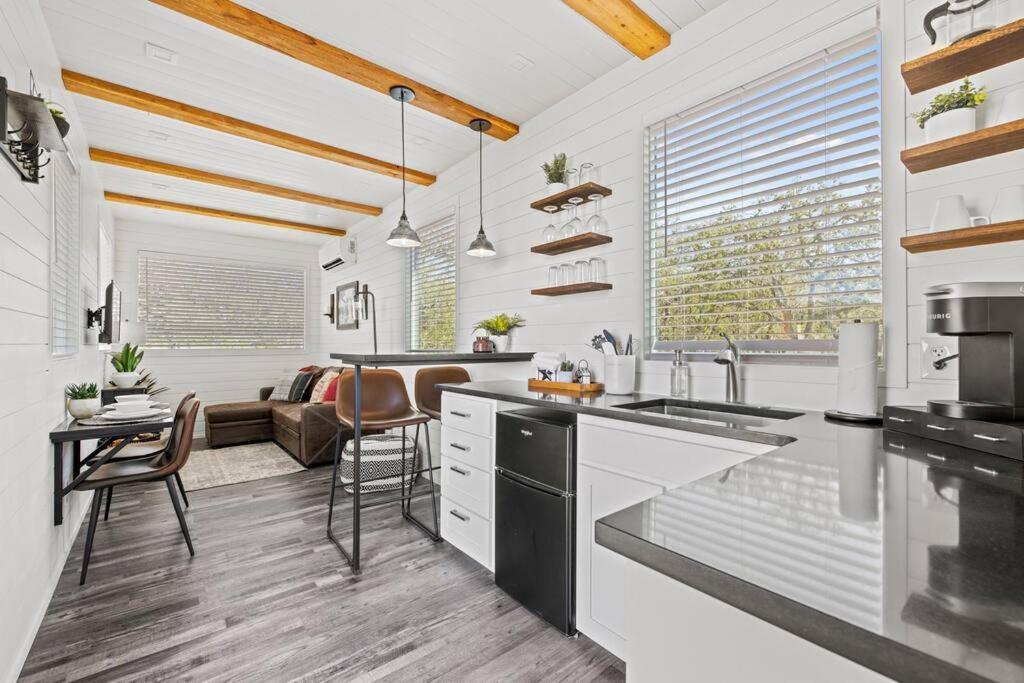 New! The Texas Longhorn-Luxury Container Home Fredericksburg Eksteriør billede