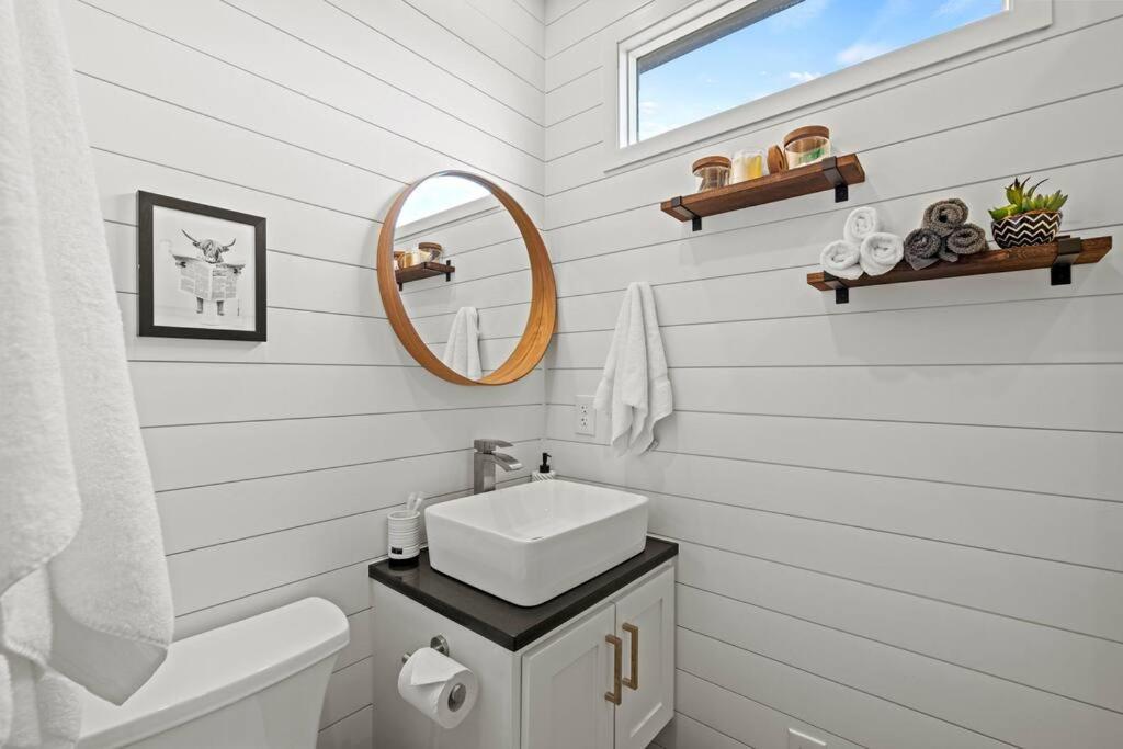 New! The Texas Longhorn-Luxury Container Home Fredericksburg Eksteriør billede
