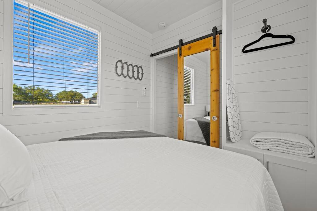 New! The Texas Longhorn-Luxury Container Home Fredericksburg Eksteriør billede